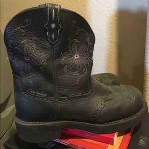 Women’s steel toe boots